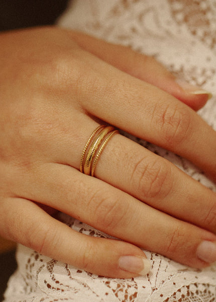 Bague Eléna texturée – dorée or 24k recyclé, faite main en Provence | KariBoo Bijoux