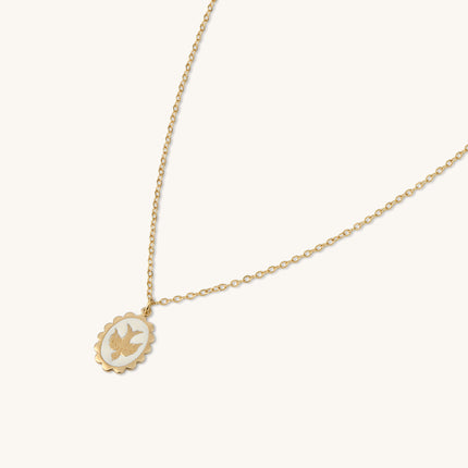 Collier médaille hirondelle émaillée – doré or 24k recyclé, fait main en Provence | KariBoo Bijoux