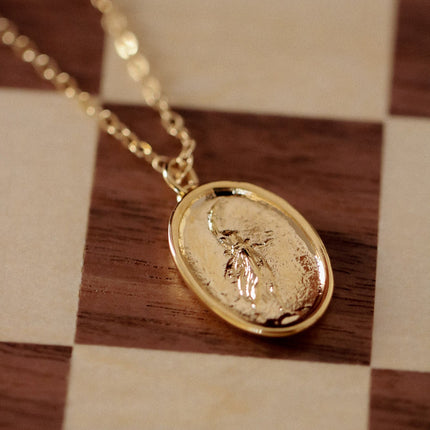 Collier Hébé médaille antique – doré or 24k recyclé, fait main en Provence | KariBoo Bijoux