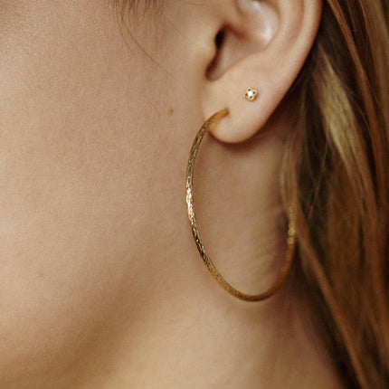 Créoles Maxi Laura – dorées or 24k recyclé, faites main en Provence | KariBoo Bijoux
