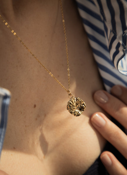 Collier Pensée fleur – doré or 24k recyclé, fait main en Provence | KariBoo Bijoux